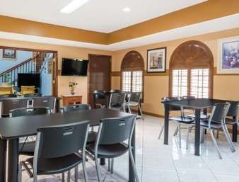 Super 8 Donna Hotell Restaurant bilde